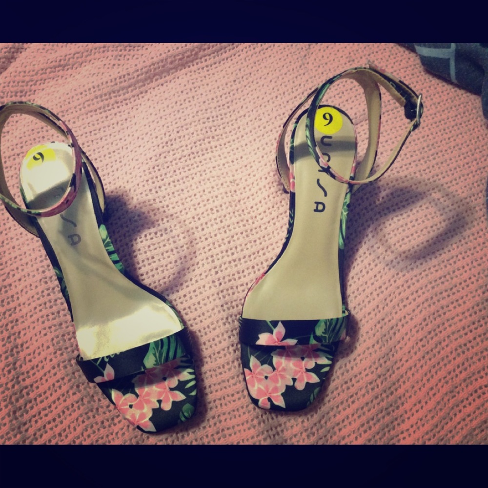 Unisa Floral print Heels